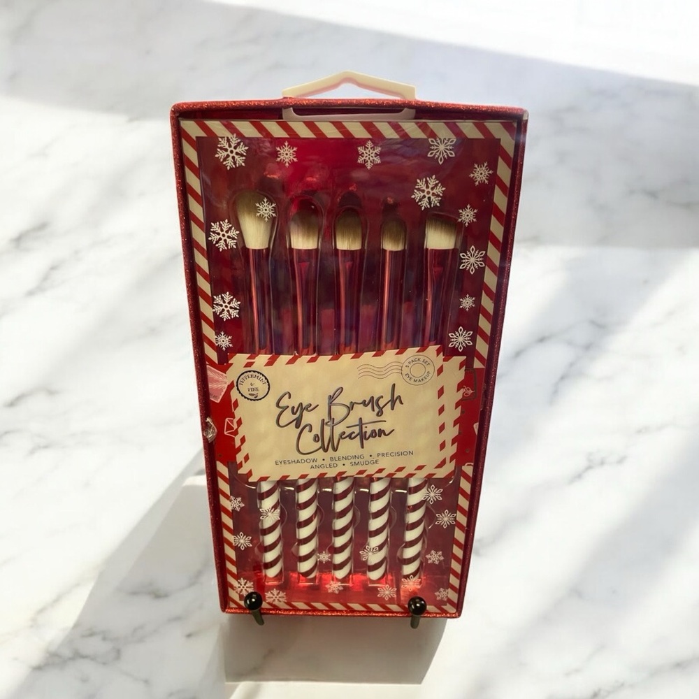 Holiday Red and White Eye Brush Collection